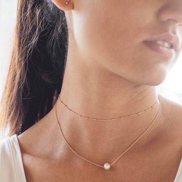 TORY BURCH • Logo Charm Pearl Necklace - Picture 2 of 8